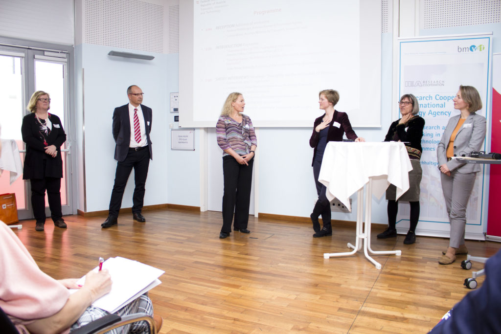 Short Interviews: Christine Lins (Global Women’s Network for the Energy Transition), Roman Schmid (BIOENERGY + GmbH), Margaretha Spencer (AEE - Institut für Nachhaltige Technologien), Astrid Reinprecht (ÖGUT), Andrea Grabher (WIMEN Network), Gudrun Senk (Wien Energie GmbH) © Petra Blauensteiner/ÖGUT